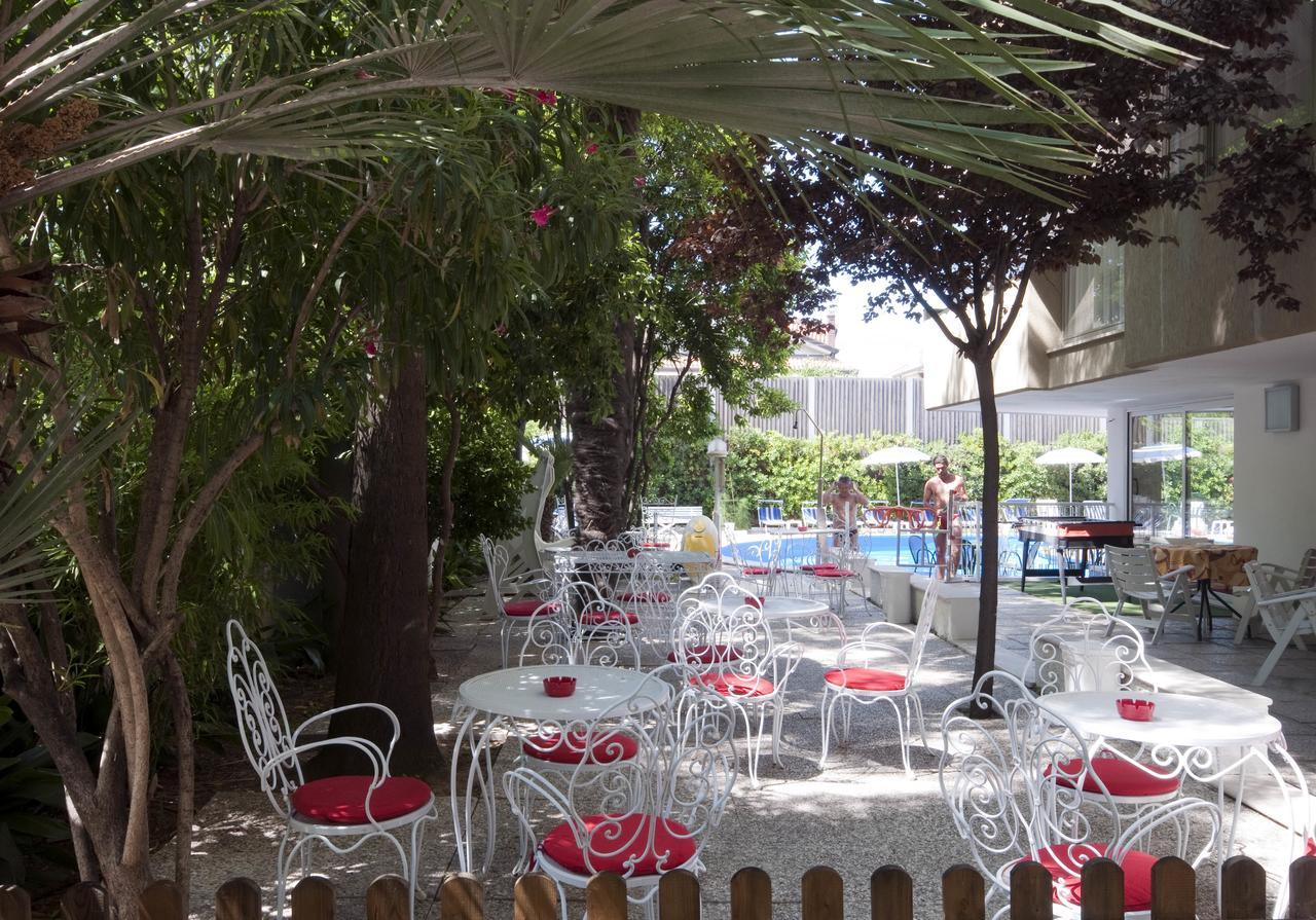 Hotel Trafalgar ريميني المظهر الخارجي الصورة